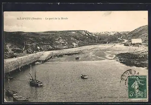 AK La Meule /Ile-d`Yeu, Vue du port et des bateaux sur l`eau