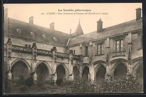 AK Lucon, Cour intérieure et Cloîtres de l`Évêché (XVIe siècle)