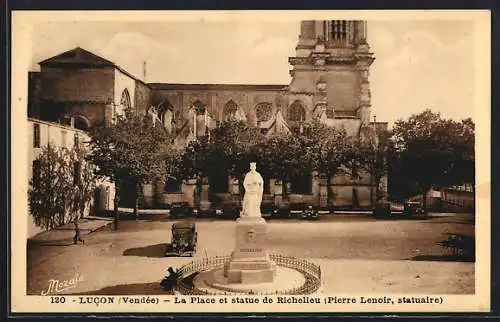 AK Lucon, La Place et statue de Richelieu (Pierre Lenoir, statuaire)