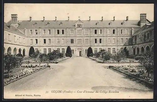 AK Lucon, Cour d`honneur du Collège Richelieu