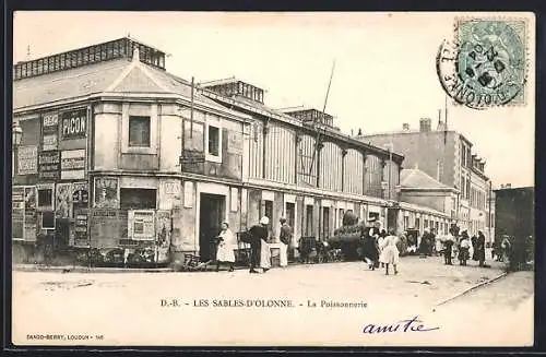 AK Les Sables-d`Olonne, La Poissonnerie et rue animée