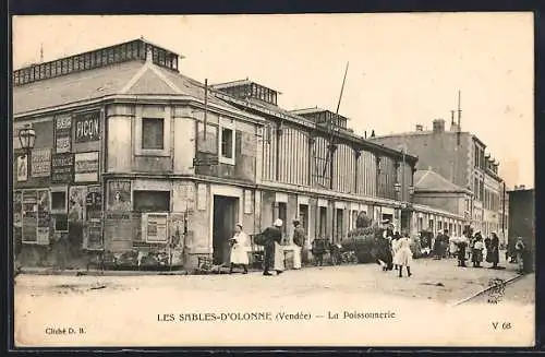 AK Les Sables-d`Olonne, La Poissonnerie et scène de rue animée