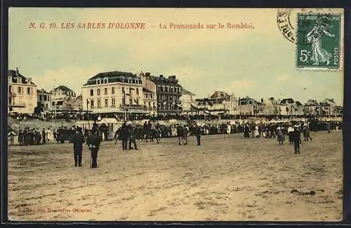 AK Les Sables d`Olonne, La Promenade sur le Remblai