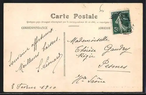 AK Les Sables-d`Olonne, Le Remblai avec passants et tramway au bord de la mer