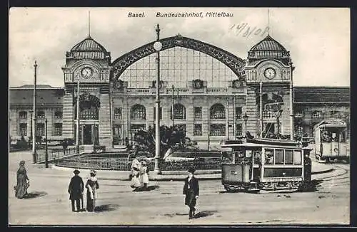 AK Basel, Bundesbahnhof, Mittelbau und Strassenbahn