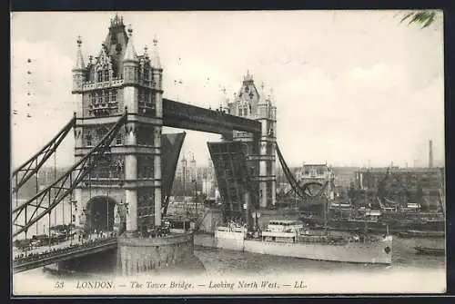 AK London, The Tower Bridge, looking north-west