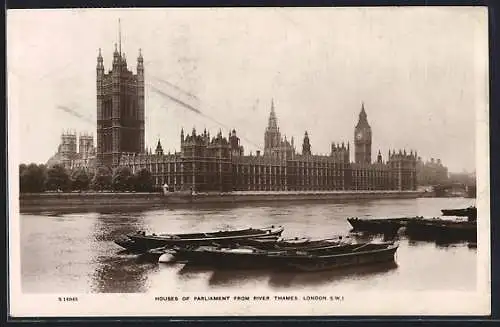 AK London, Hoises of Parlament from River Thames