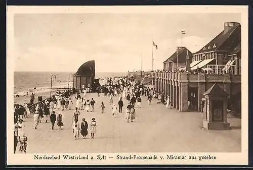 AK Westerland a. Sylt, Nordseebad, Strand-Promenade von Miramar aus gesehen