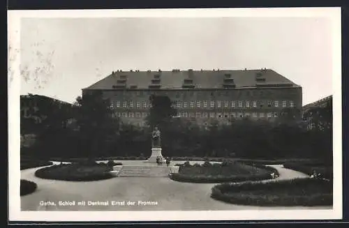 AK Gotha, Schloss mit Denkmal Ernst der Fromme