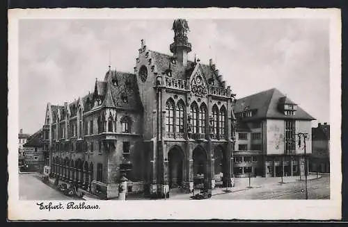 AK Erfurt, Rathaus mit Strassenpartie