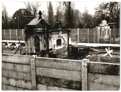 Fotografie Ansicht Berlin, Zonengrenze / Berliner Mauer Liesenstrasse, Friedhof der St. Hedwigs-Domgemeinde