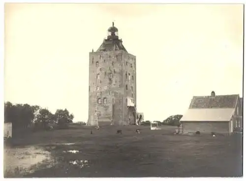 Fotografie unbekannter Fotograf, Ansicht Hamburg, Insel Neuwerk, Leuchtturm und Nebengebäude