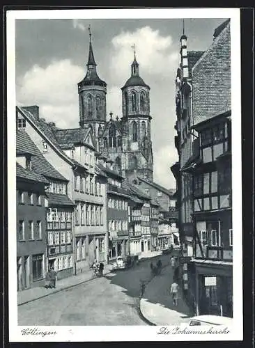 AK Göttingen, Strassenpartie mit Blick zur Johanniskirche