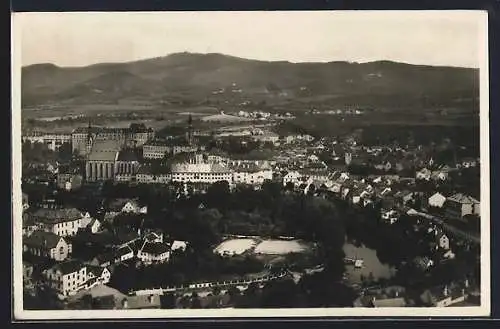 AK Krummau /Böhmerwald, Totalansicht von einen Berg aus