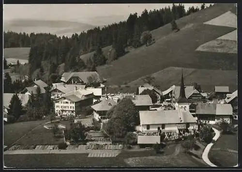 AK Guggisberg, Teilansicht mit Kirche und Strassenpartie