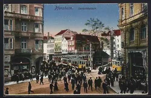 AK Pforzheim, Strassenbahn auf dem Leopoldsplatz