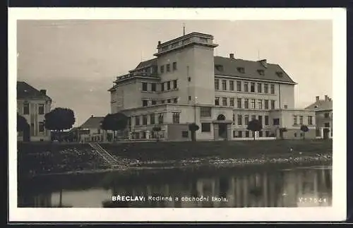 AK Breclav, Rodinna a obchodni skola