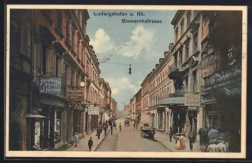 AK Ludwigshafen a. Rh., Blick in die Bismarckstrasse