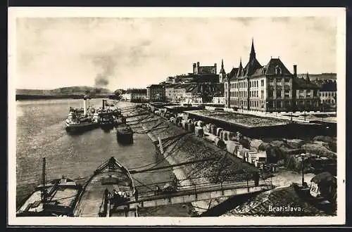 AK Bratislava, Dampfer und Frachtkähne am Landeplatz