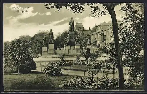 AK Worms a. Rh., Lutherplatz mit Denkmal