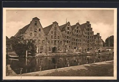 AK Lübeck, Alte Salzspeicher an der Trave