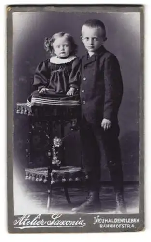 Fotografie Atelier Saxonia, Neuhaldensleben, Bahnhofstrasse 4, Porträt von zwei Kindern