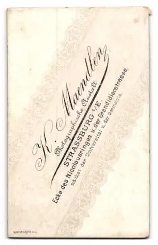Fotografie K. Maendlen, Strassburg, Ecke des Nicolausringes, Porträt eines jungen Mannes