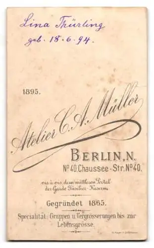 Fotografie Atelier C.A. Müller, Berlin, Chaussee-Str. 40, Lina Thürling auf einem Sessel