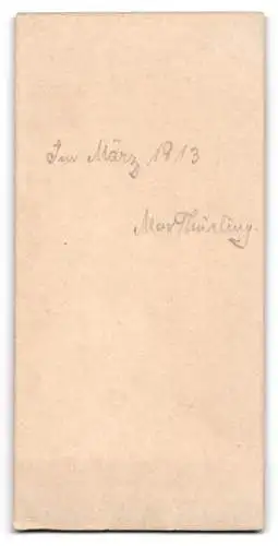Fotografie Albert Meyer, Berlin, Alexanderstrasse 45, Max Thürling mit verschränkten Armen