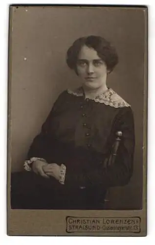 Fotografie Christian Lorenzen, Stralsund, Ossenreyerstr. 13, Bertha Wiedenhoff im Jahr 1915