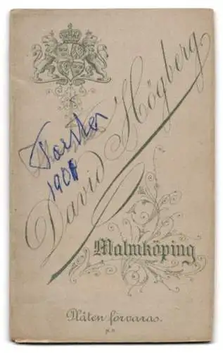 Fotografie David Högberg, Malmköping, Torsten als Kleinkind auf einem Sessel