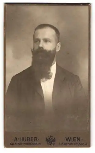 Fotografie A. Huber, Wien, I. Stefansplatz 2, Max Lindner mit Vollbart