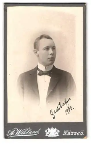 Fotografie A. Wiklund, Nässjö, Gustaf im Jahr 1900