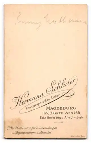 Fotografie Hermann Schlüter, Magdeburg, Breite Weg 165, Emmy Kuthmann in gepunktetem Kleid