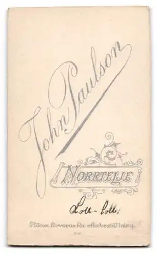 Fotografie John Paulson, Norrtälje, Lou-Lou als Kleinkind in weissem Kleid