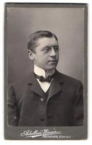 Fotografie Adalbert Werner, München, Elisenstrasse 7, K. Gärtner mit Brille