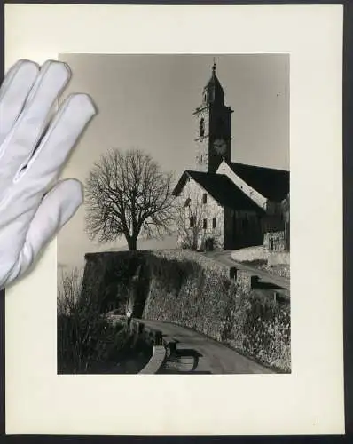 Fotografie unbekannter Fotograf, Ansicht Ronco sopra Ascona / Tessin, Kirche mit Bergstrasse