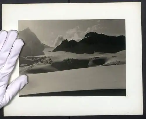 Fotografie unbekannter Fotograf und Ort, Gletscher & Bergmassiv in den Schweizer Alpen