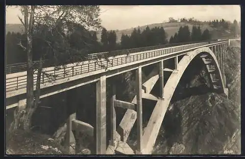 AK Rottenbuch / Ammer, Echelsbacher Brücke mit Radfahrer