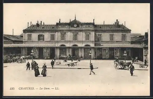 AK Chartres, La Gare, Bahnhof mit Leuten