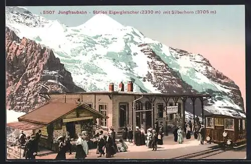 AK Jungfraubahn an der Station Eigergletscher mit Silberhorn, Bergbahn