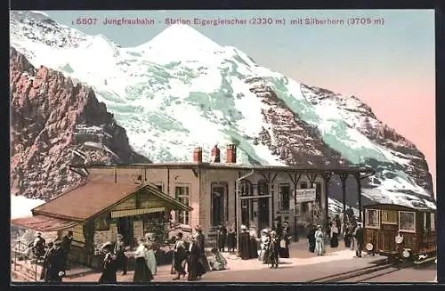 AK Jungfraubahn an der Station Eigergletscher mit Silberhorn, Bergbahn