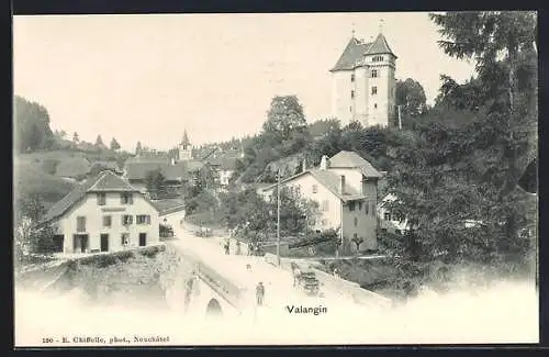 AK Valangin, Schloss, Häuser und Kirchturm