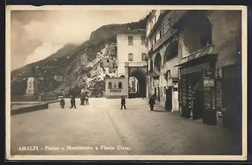 AK Amalfi, Piazza e Monumento a Flavio Gioia