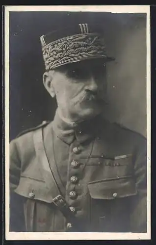 AK Französischer Marschall Foch in Uniform im Portrait