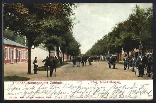 AK Zeithain, Truppenübungsplatz, König Albert-Strasse mit Kavalleristen