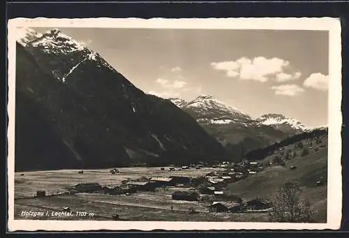 AK Holzgau i. Lechtal, Teilansicht mit Bergen