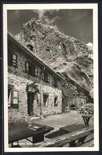 AK Südwandhütte /Dachstein, Berghütte im Sonnenschein