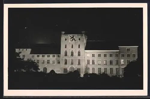 AK Sint-Truiden, Gebäudeansicht bei Nacht