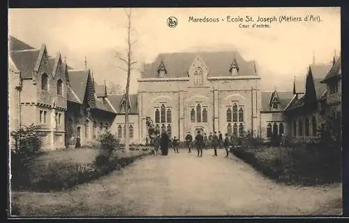 AK Maredsous, Ecole St. Joseph (Mètiers d`Art), Cour d`entrèe